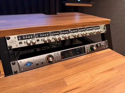 UA Apollo x8p and Audient ASP880 in the desk rack